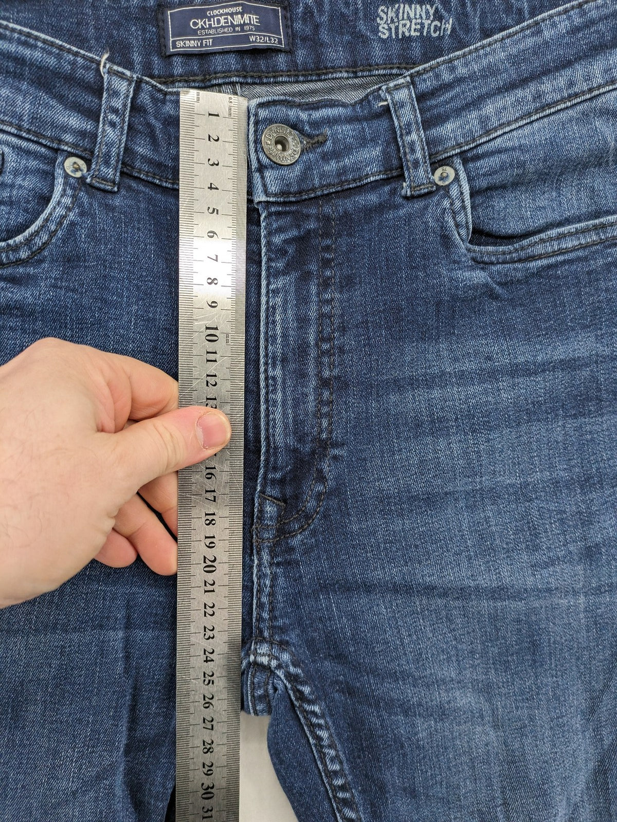 Clockhouse blue skinny fit jeans with stretch material and subtle logo detail.