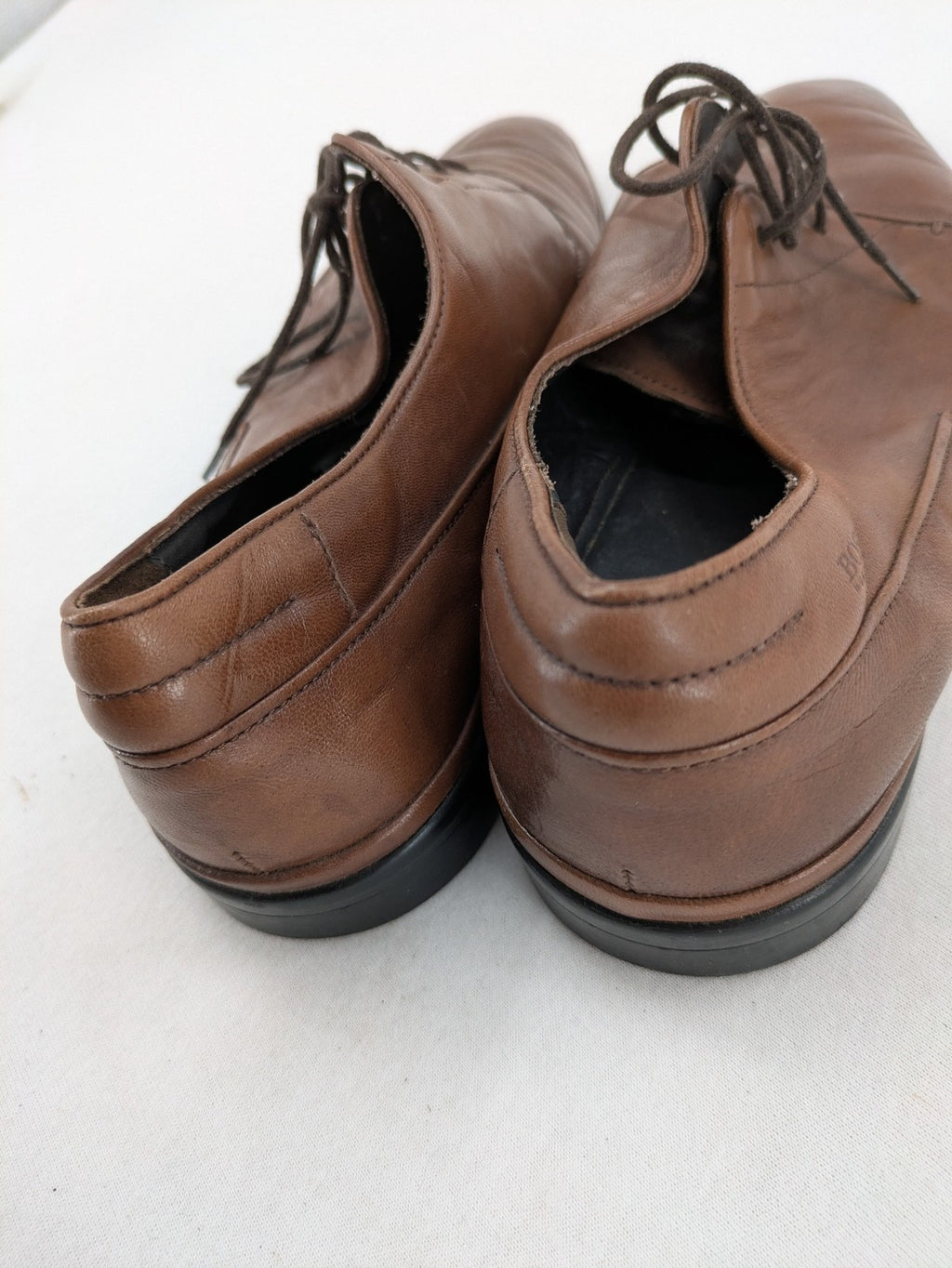 BOSS Hugo Boss brown deck shoes genuine leather classic design made in Italy.