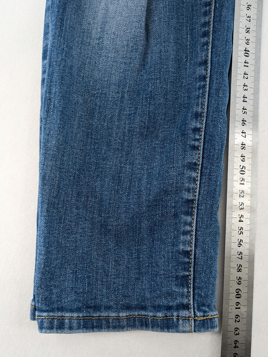 Yessica blue straight jeans distressed details button fly cropped style