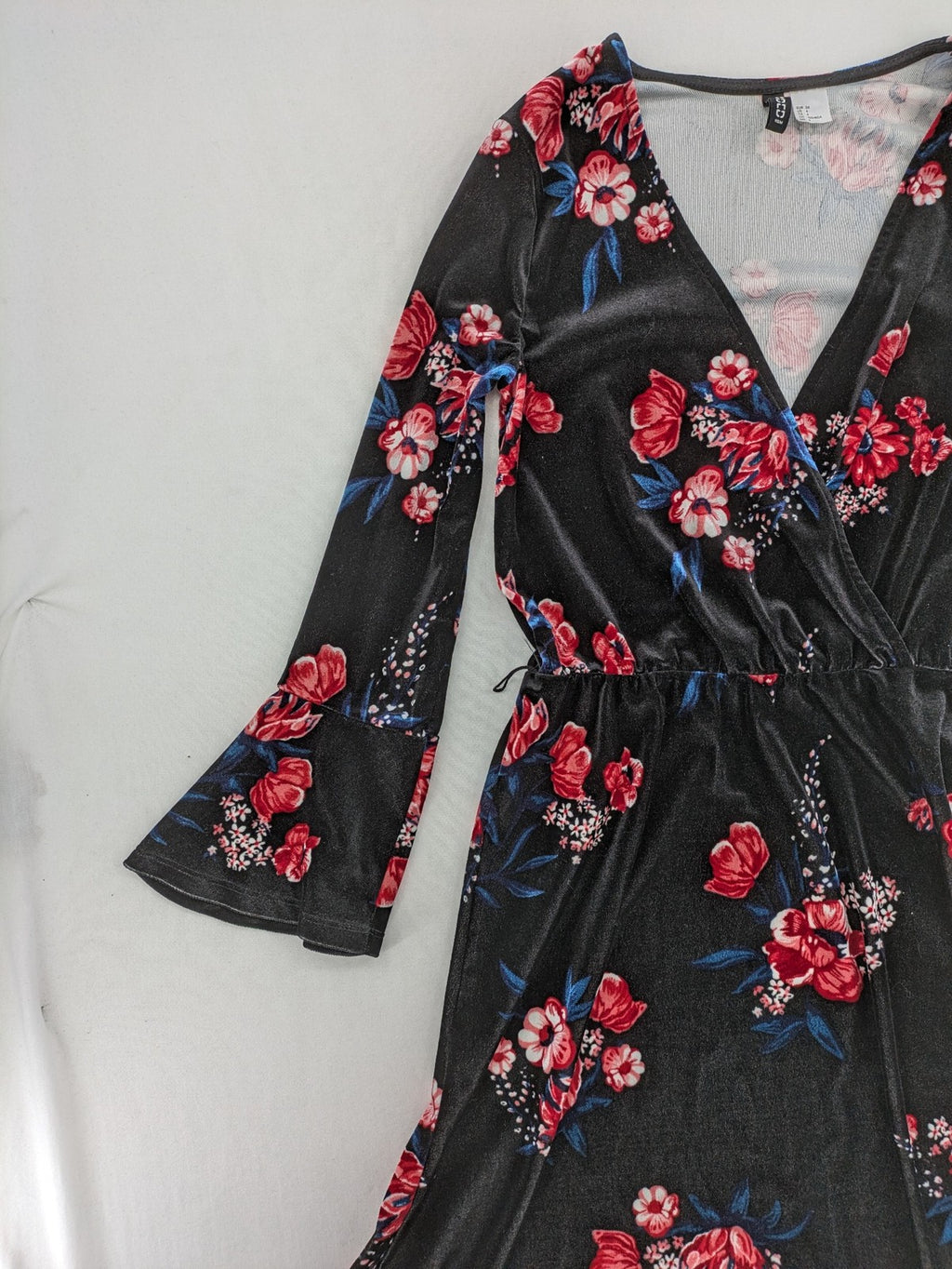 H&M Divided multi floral velvet dress V-neck bell sleeves soft stretch material
