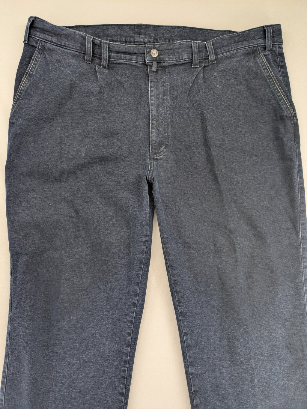 Pionier blue straight jeans with pleats, made from comfortable cotton stretch material.