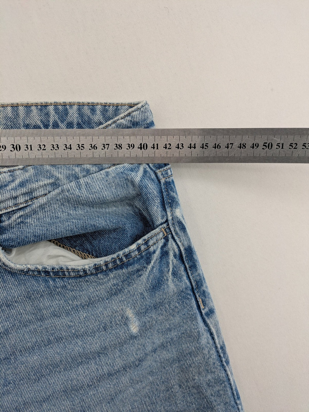 H&M blue wide leg jeans with distressed details and high waist, 100% cotton.