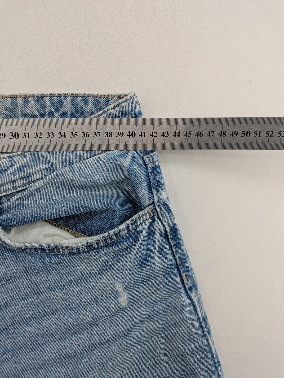 H&M blue wide leg jeans with distressed details and high waist, 100% cotton.