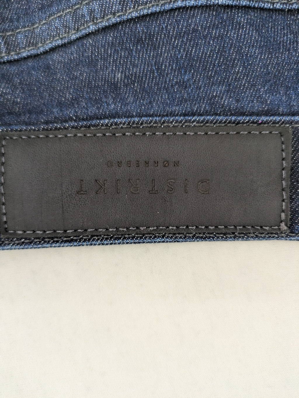 DISTRIKT NØRREBRO blue slim fit jeans with classic rinse wash and stretch denim material.