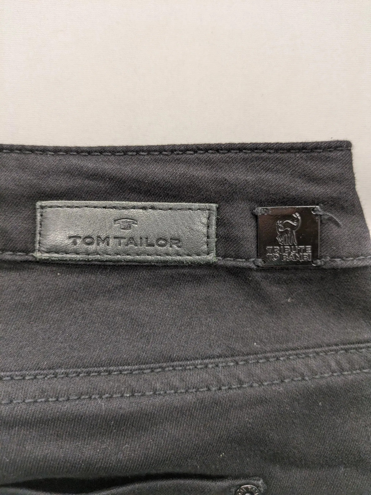 Tom Tailor black and grey skinny jeans with snake print and ankle zippers.