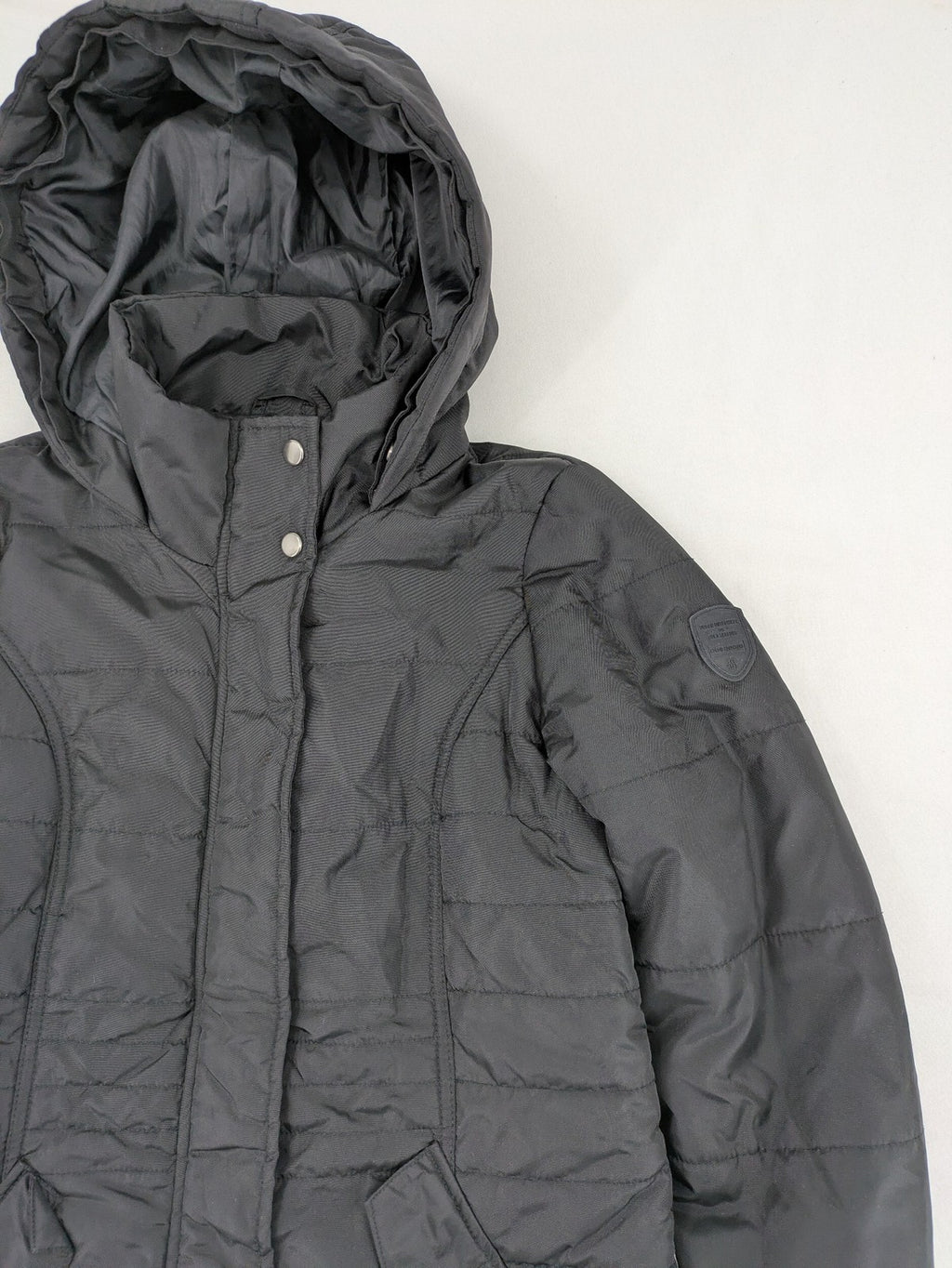 Vero Moda black quilted jacket with hood, reflective stripes, nylon material.