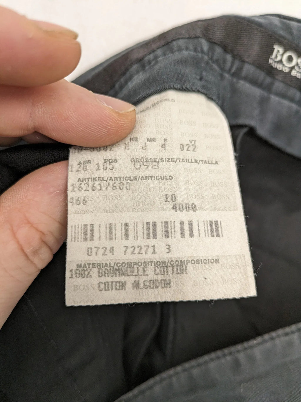 BOSS Hugo Boss grey chinos with button and zipper closure, classic design, 100% cotton.
