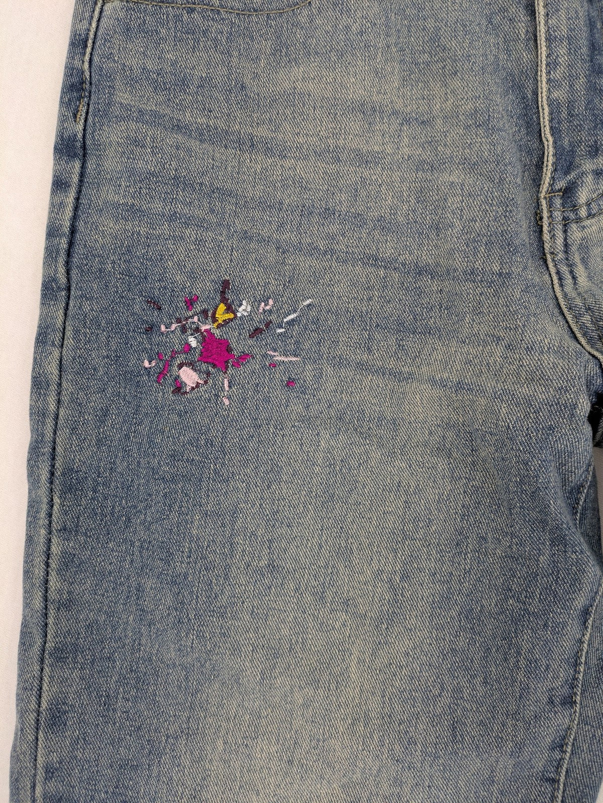 Straight Leg blue straight jeans high waist with colorful embroidered splashes