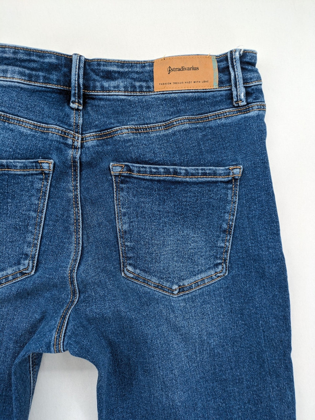 Stradivarius blue low waist skinny jeans with subtle fading and classic denim texture.