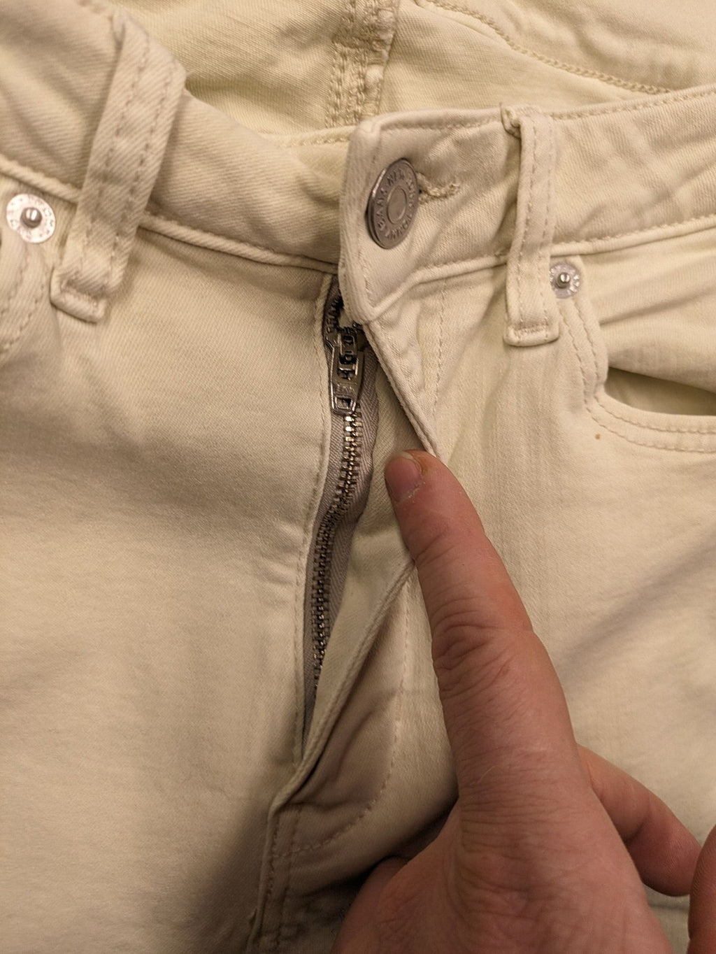 Tommy Jeans beige high rise skinny ankle jeans with logo patch and stretch fabric.
