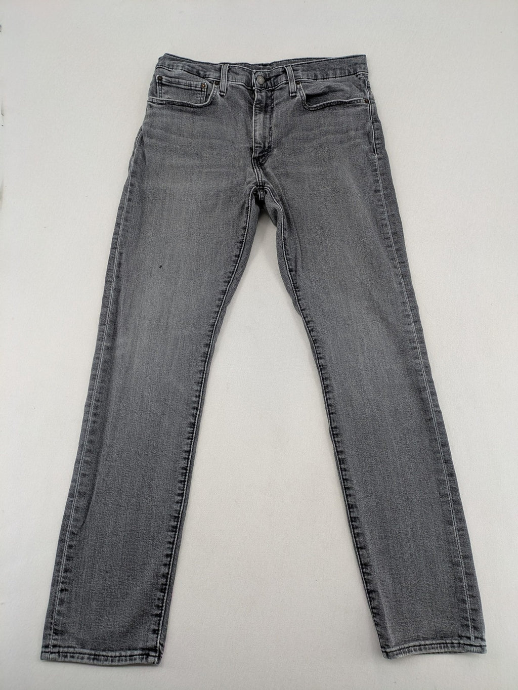 Levi's red straight jeans with classic 5-pocket design and slim taper fit.