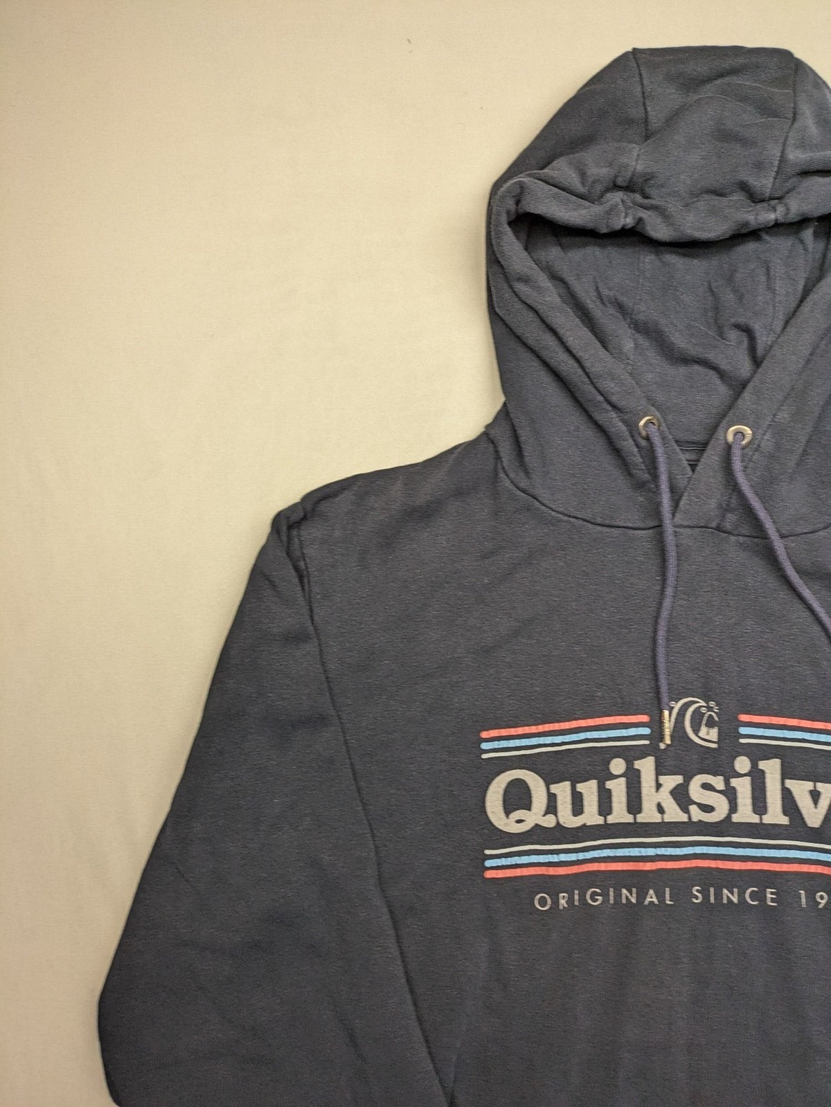 Quiksilver grey hoodie with logo graphic, kangaroo pocket, and adjustable hood.