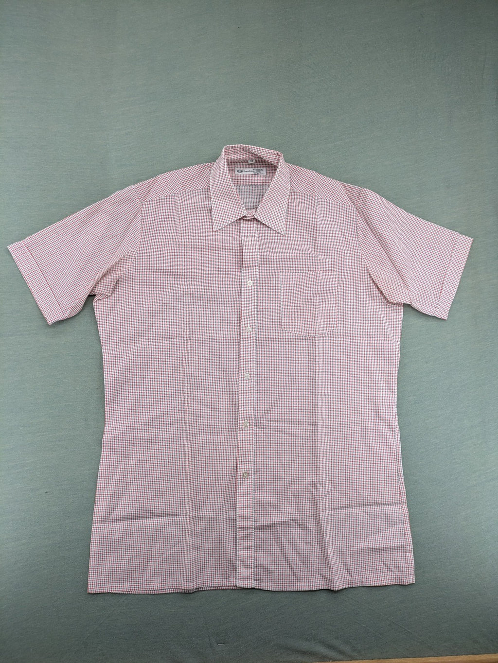 C&A short-sleeve shirt pink white checkered pattern, single chest pocket, polyester cotton blend.