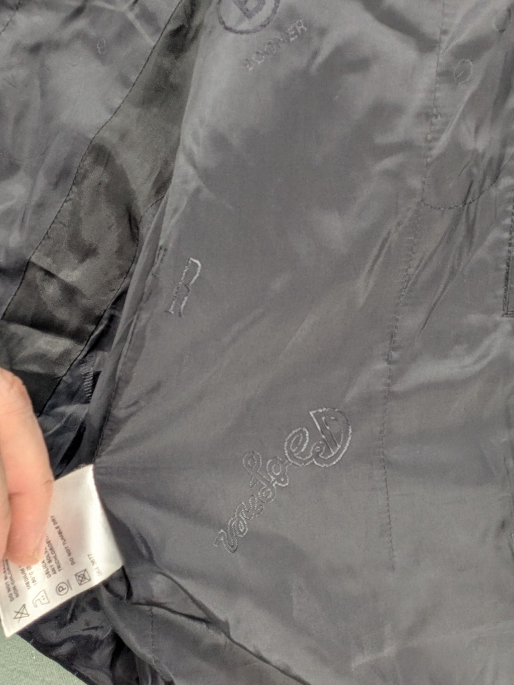 Bogner grey blazer with black pinstripes and contrast stitching, made of 100% virgin wool.
