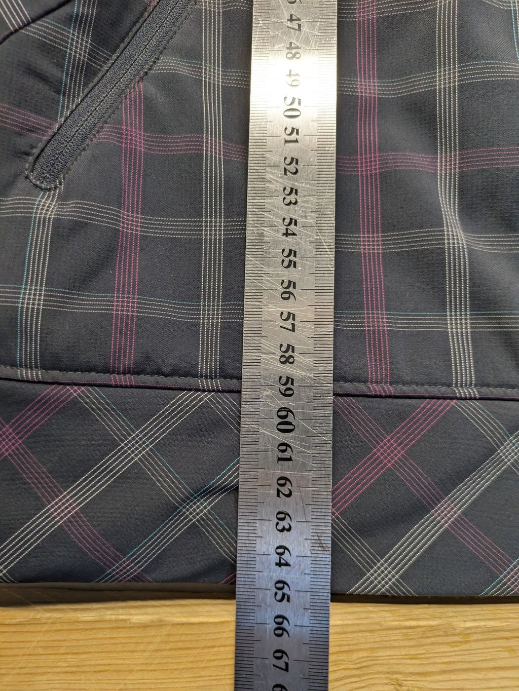 Jack Wolfskin pink softshell jacket grey check pattern, Flex Shield technology, hooded.