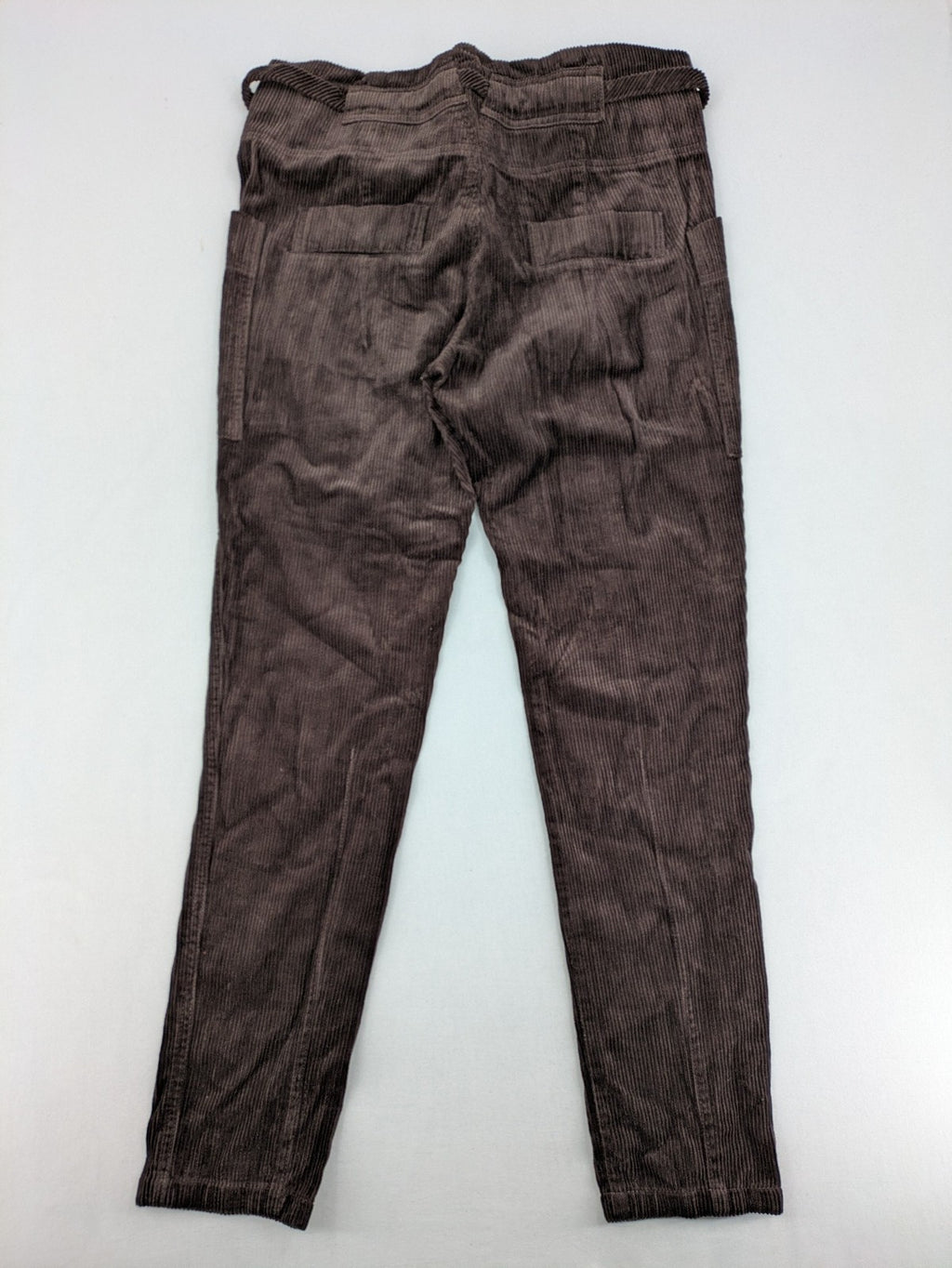 Alma & Lovis cream cord pants high-waist with matching belt and front pockets.