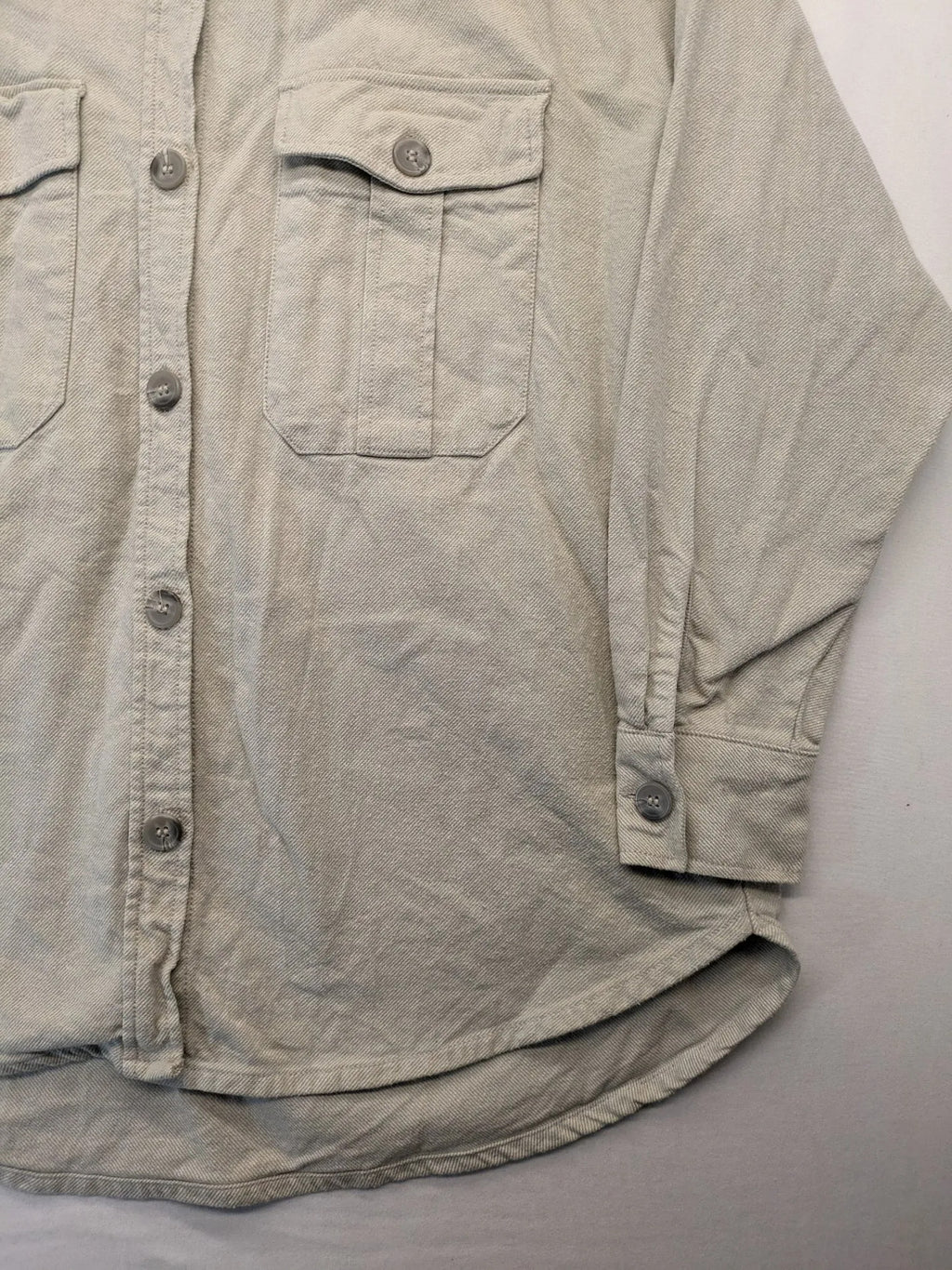 H&M beige overshirt jacket, classic collar, button-down front, two chest pockets, cotton material.