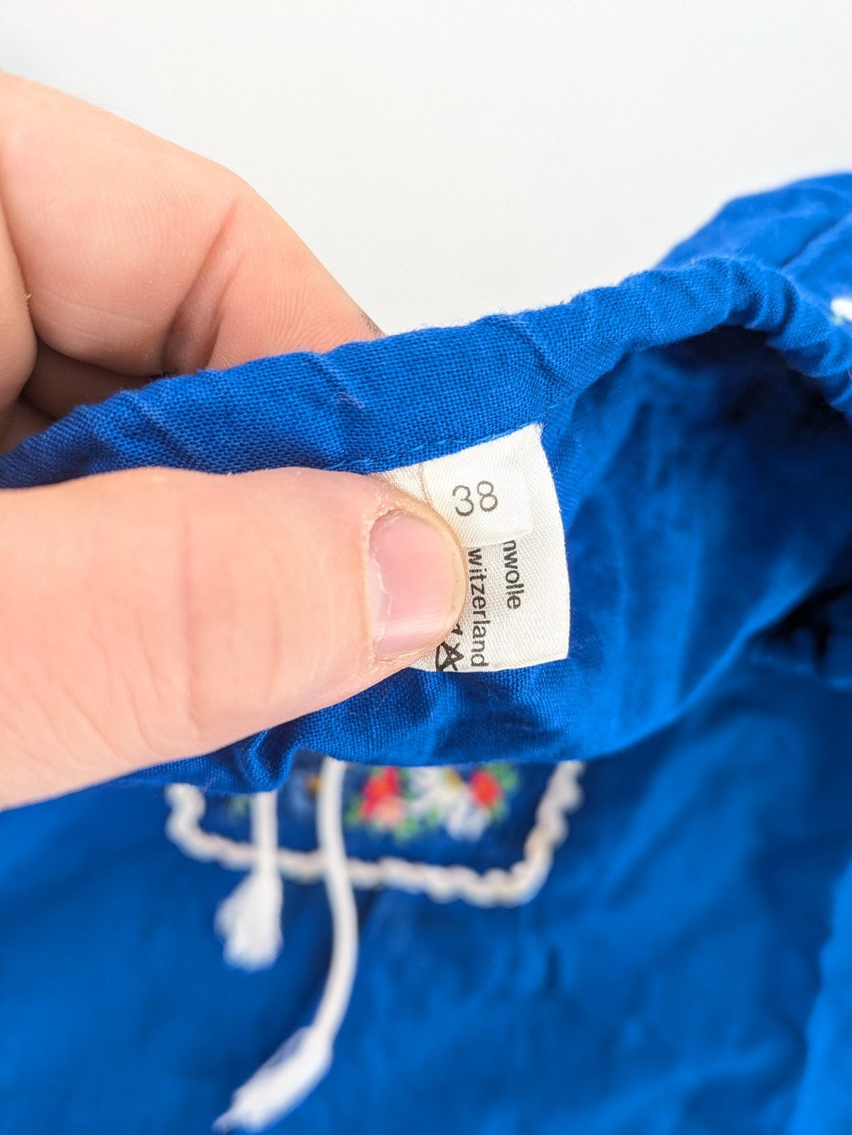 Damen multi dirndl blouse blue with floral and edelweiss embroidery, 100% cotton.