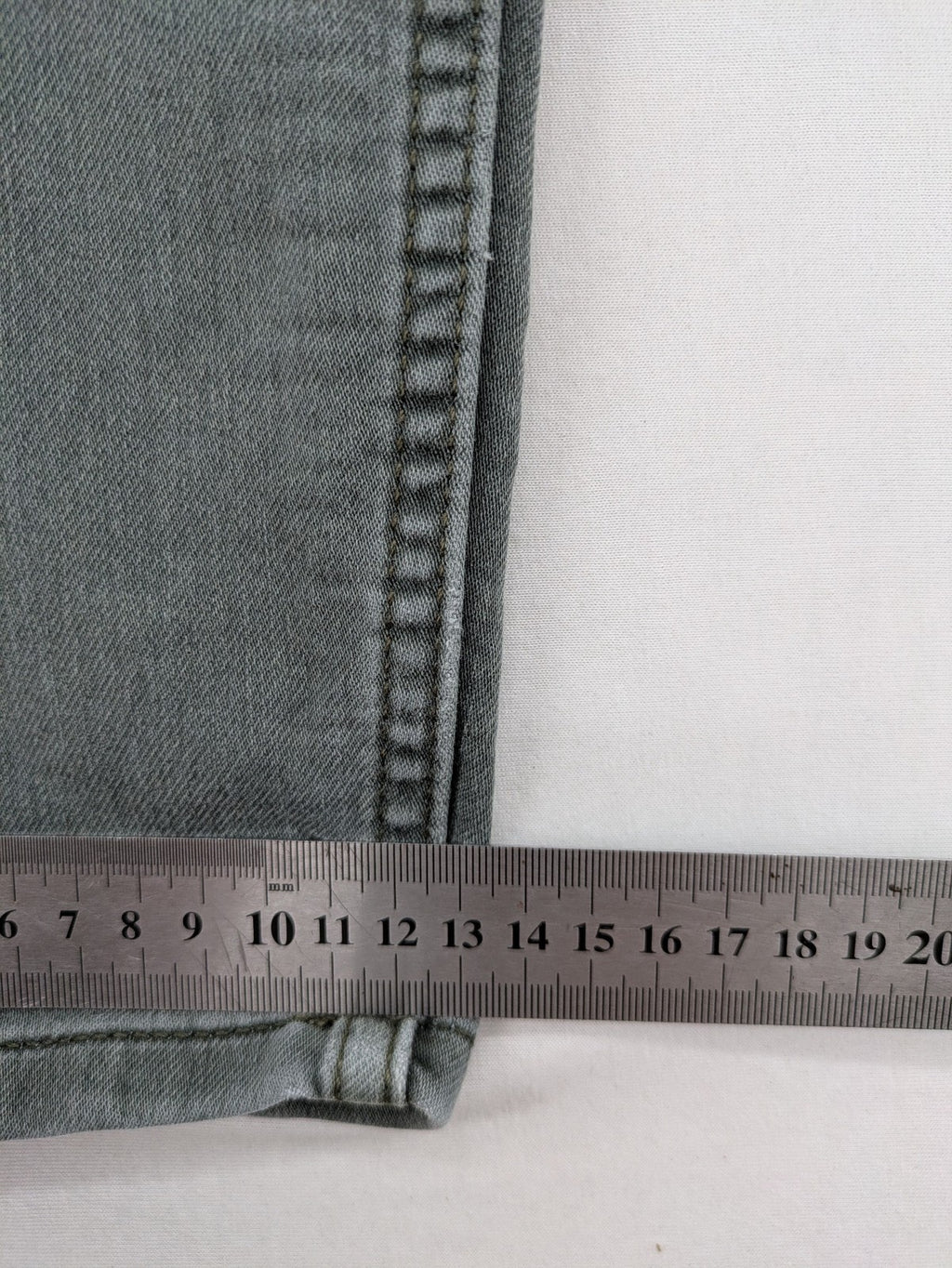 C&A grey skinny jeans with classic 5-pocket design and stretch cotton blend.