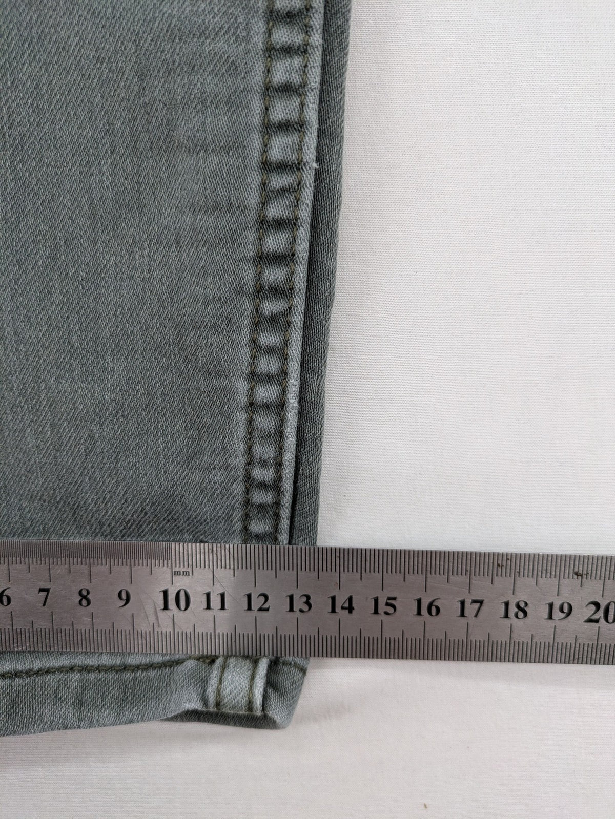 C&A grey skinny jeans with classic 5-pocket design and stretch cotton blend.