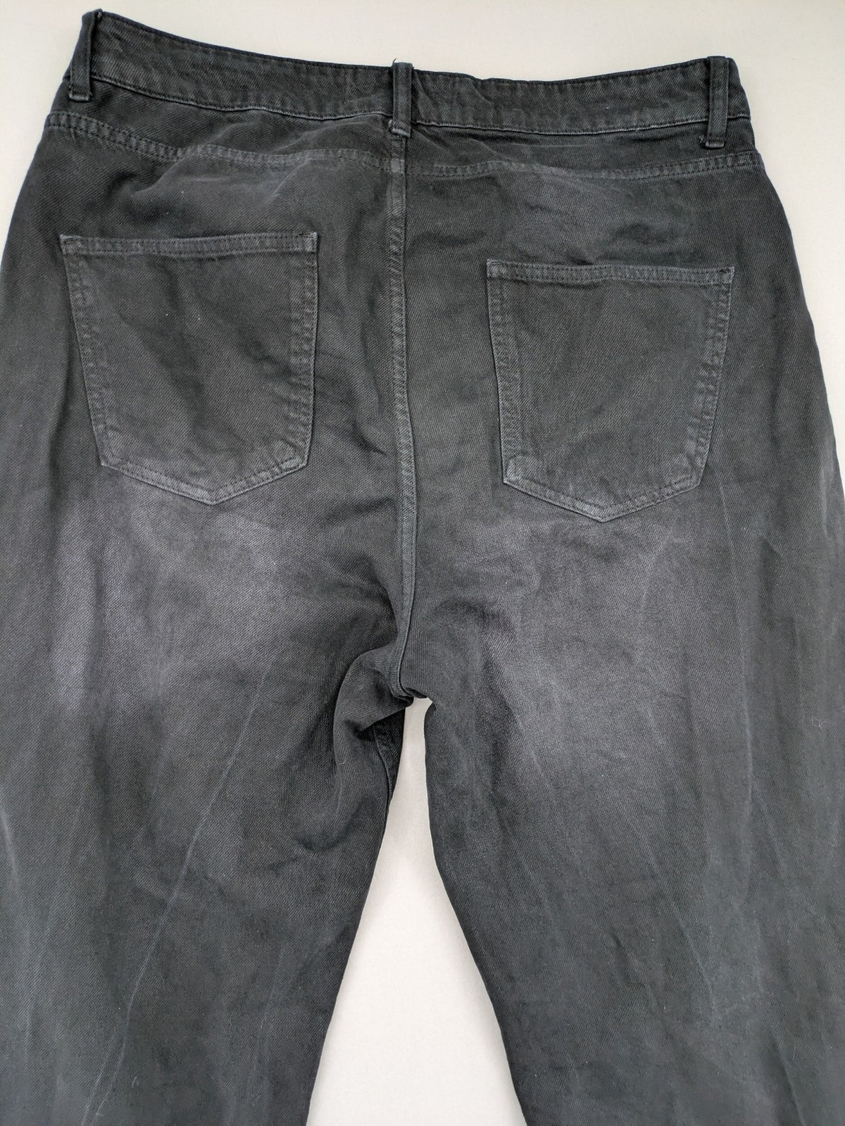 Colors grey straight jeans with washed look and classic 5-pocket design.