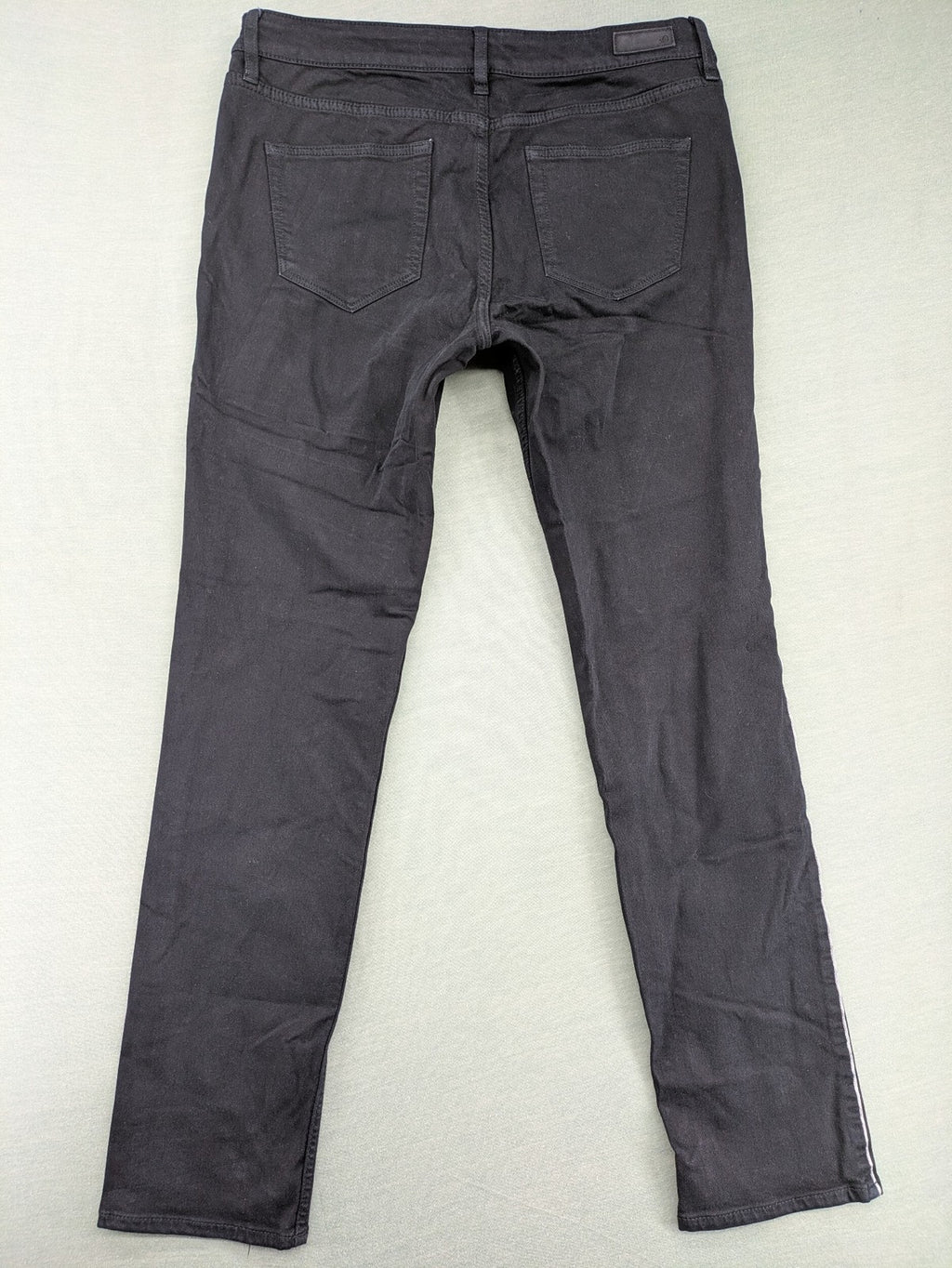 s.Oliver green straight jeans with white side stripe and classic 5-pocket style.