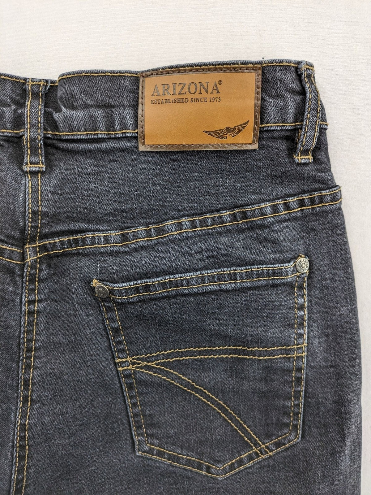 Arizona straight jeans blue with classic 5-pocket design and comfortable stretch fabric.