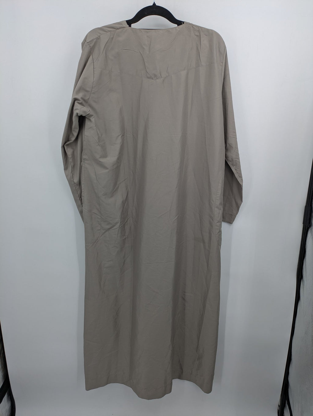 Aleasha beige kaftan thobe long sleeve with subtle embroidery and side pockets.