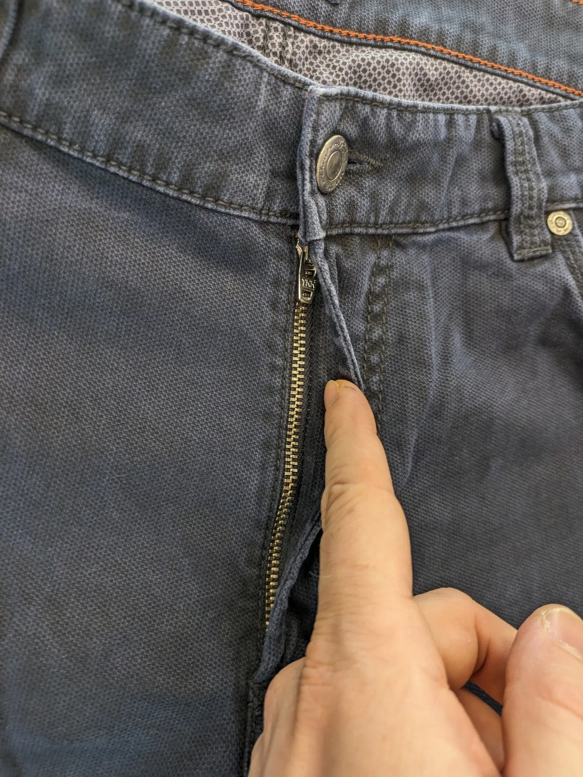 Christian Berg grey straight jeans with classic 5-pocket design and stretch cotton material.
