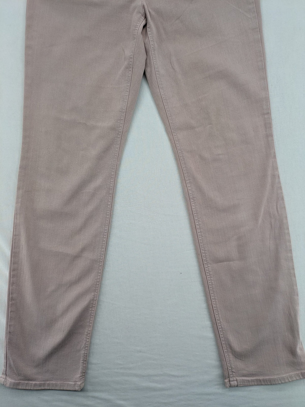Gerry Weber pink straight jeans classic 5-pocket style with zipper and button closure.