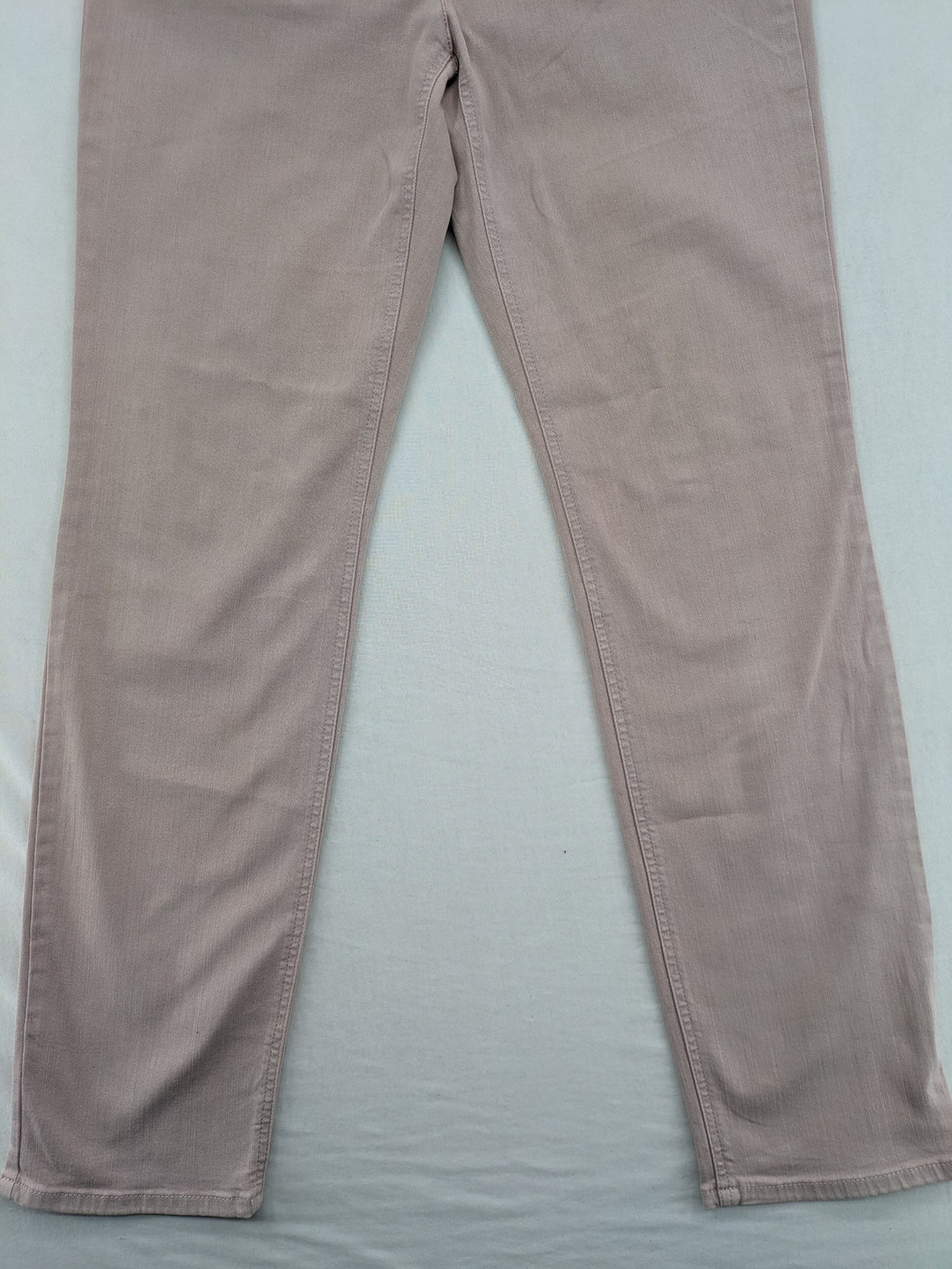 Gerry Weber pink straight jeans classic 5-pocket style with zipper and button closure.