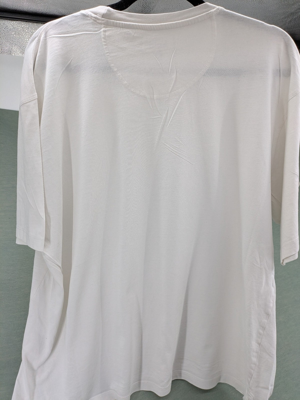 Hajo white short-sleeve t-shirt with subtle logo embroidery and side slits.