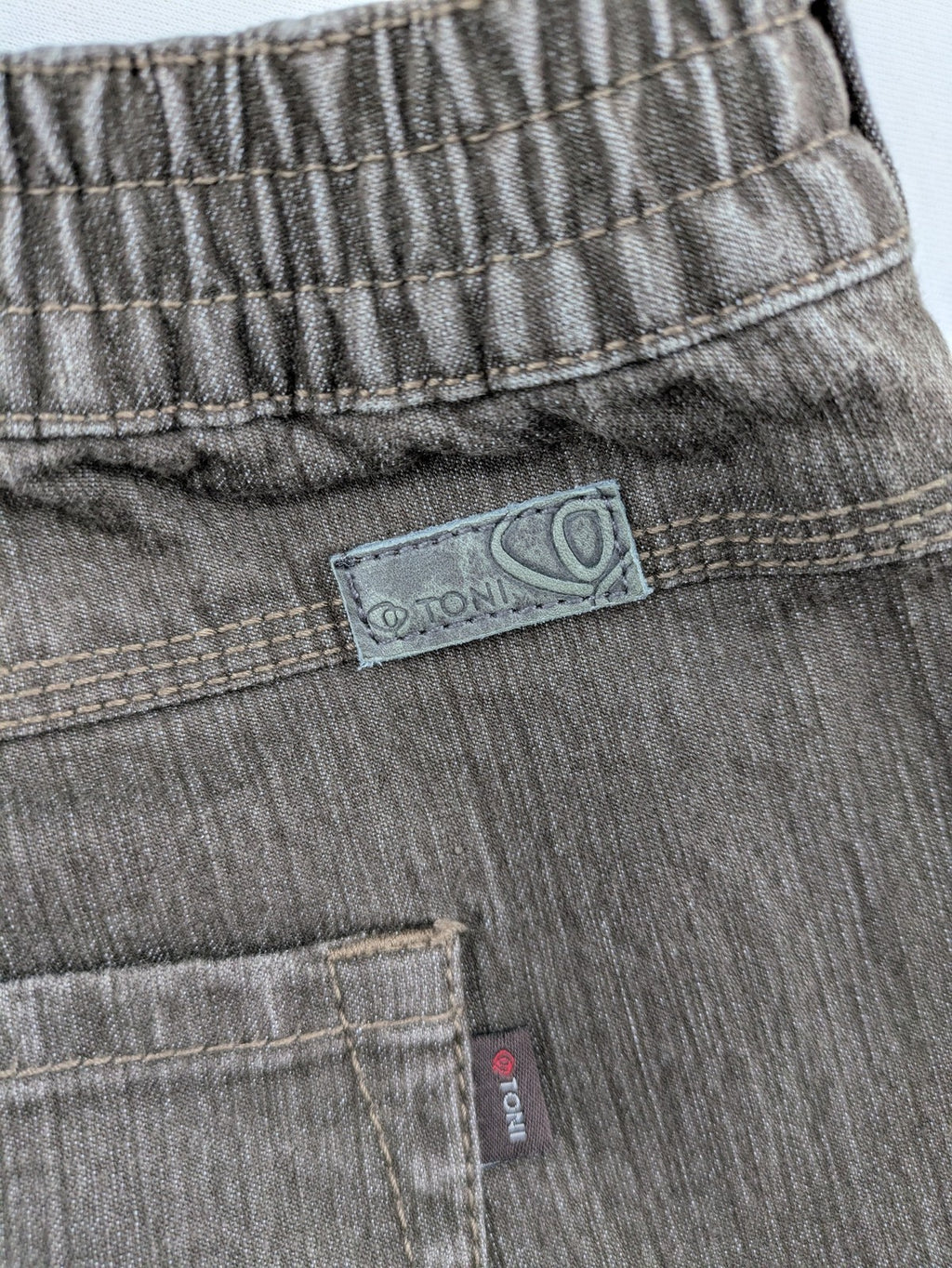 TONI grey straight jeans super slim fit with elastic waistband and classic 5-pocket design.