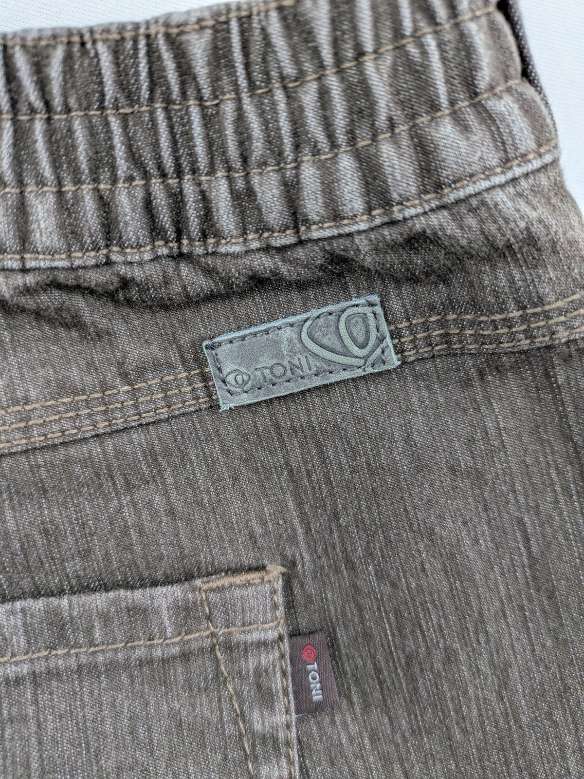 TONI grey straight jeans super slim fit with elastic waistband and classic 5-pocket design.