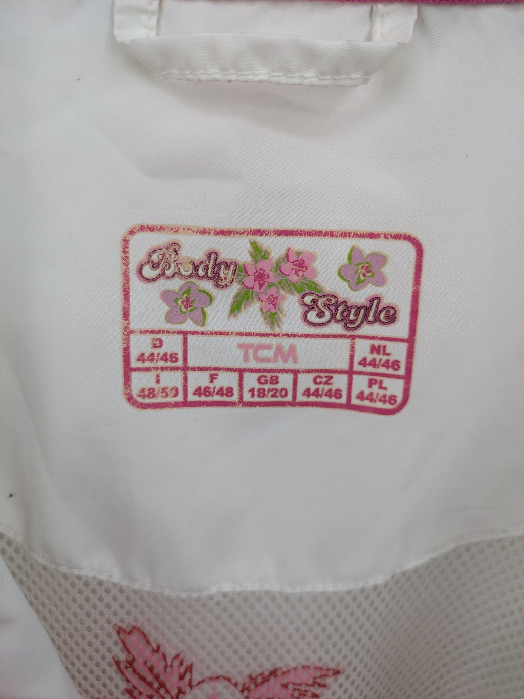 tcm pink 2-in-1 vest lightweight polyester with removable sleeves and sporty design