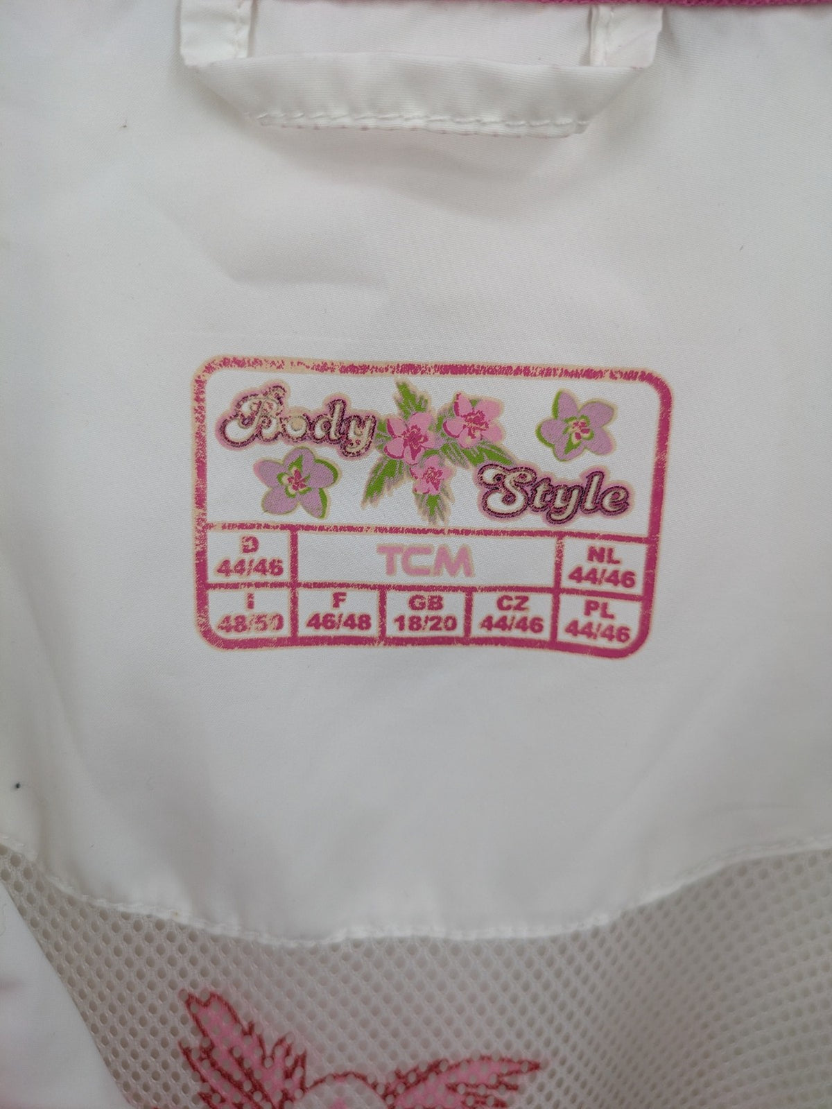 tcm pink 2-in-1 vest lightweight polyester with removable sleeves and sporty design