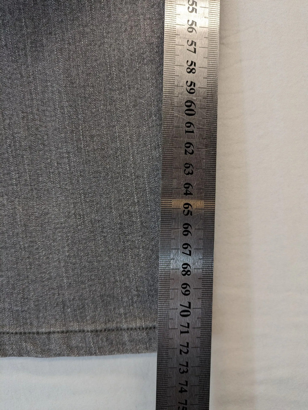 Charles Vögele grey straight leg jeans five-pocket design with zipper, stretch material.