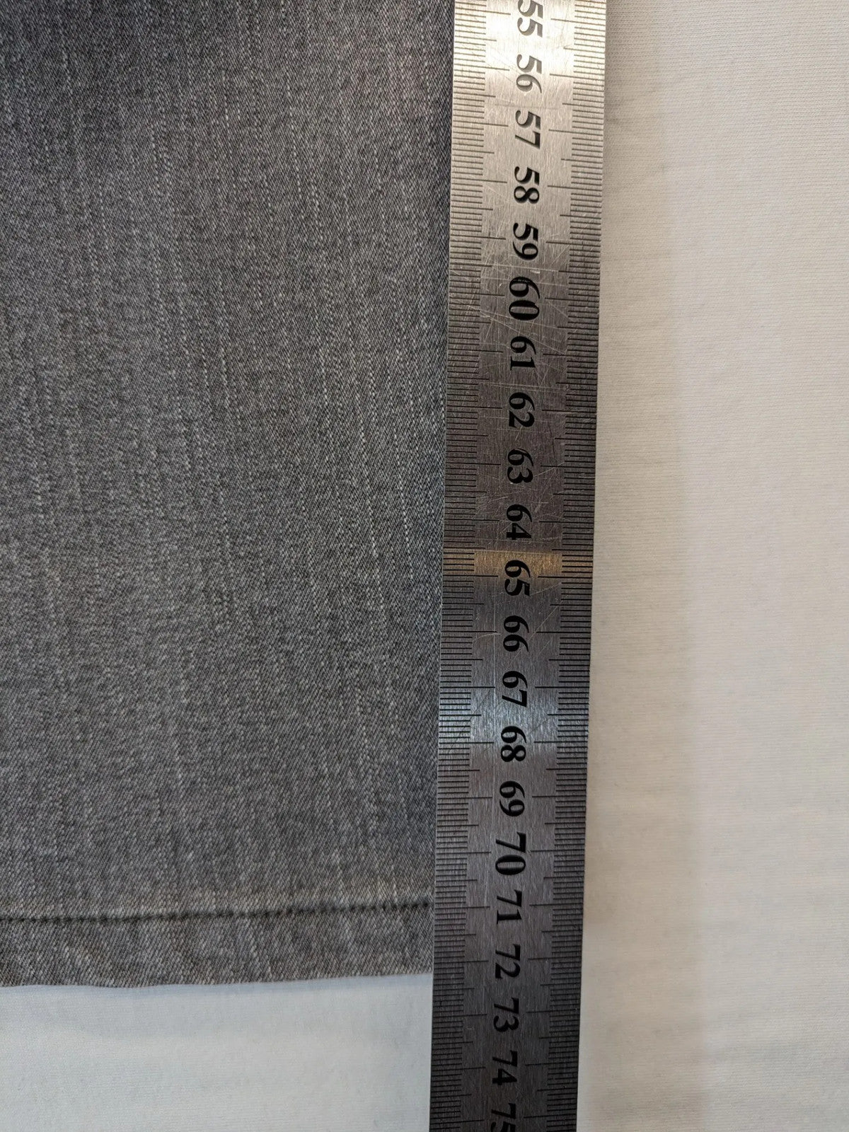Charles Vögele grey straight leg jeans five-pocket design with zipper, stretch material.
