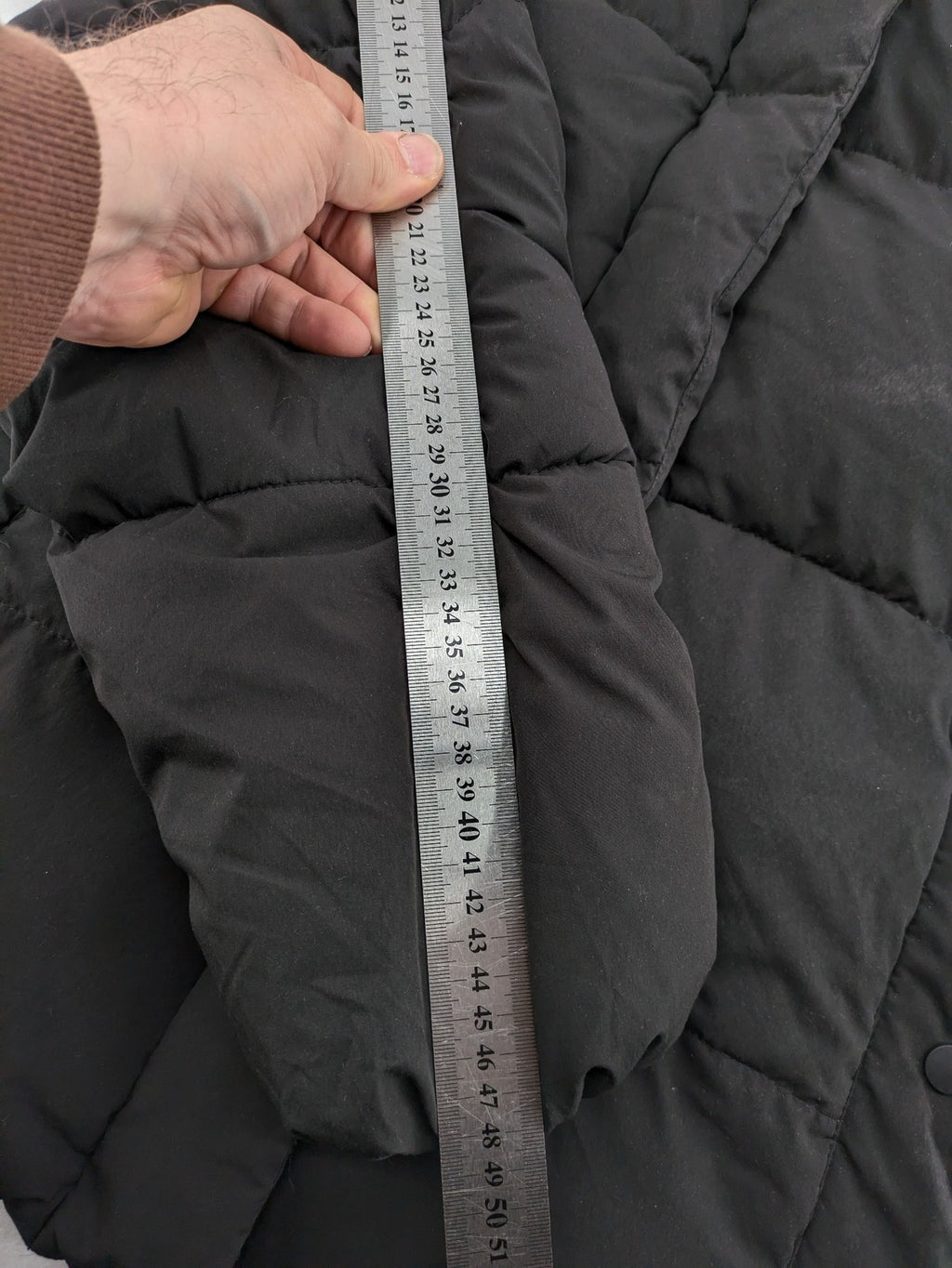 Pull&Bear black puffer coat with high collar, fleece lining, and quilted design.