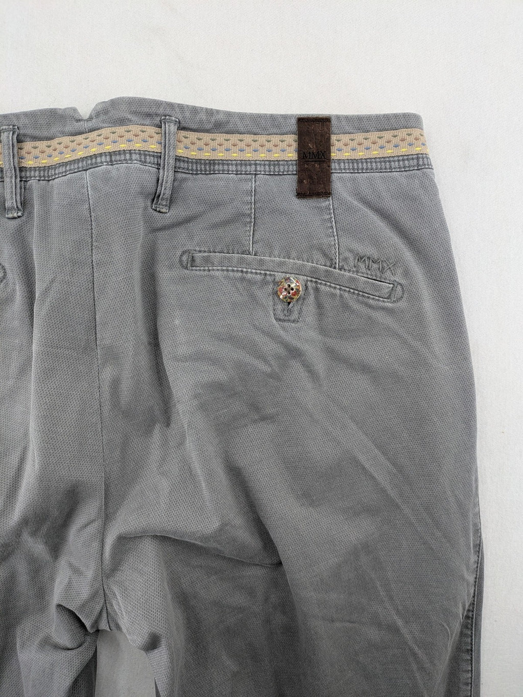 MMX grey chino pants with patterned interior lining and contrasting waistband, made from organic cotton.