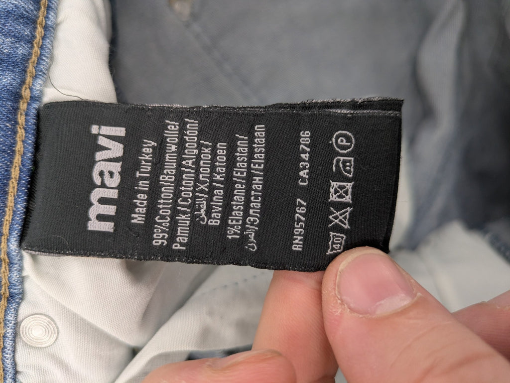 Mavi straight jeans black with light blue wash, made from cotton and elastane blend.