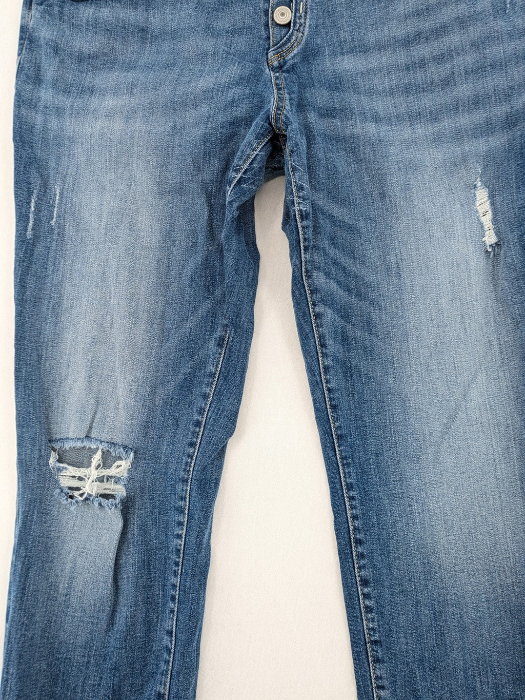 Yessica blue straight jeans distressed details button fly cropped style