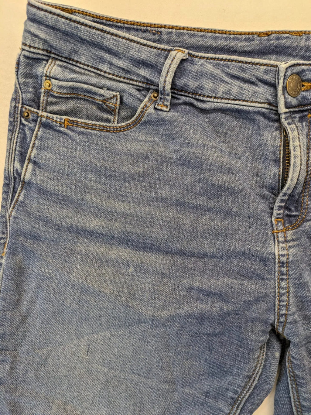 Esprit pink skinny jeans 5-pocket design with zipper, made from organic cotton blend.