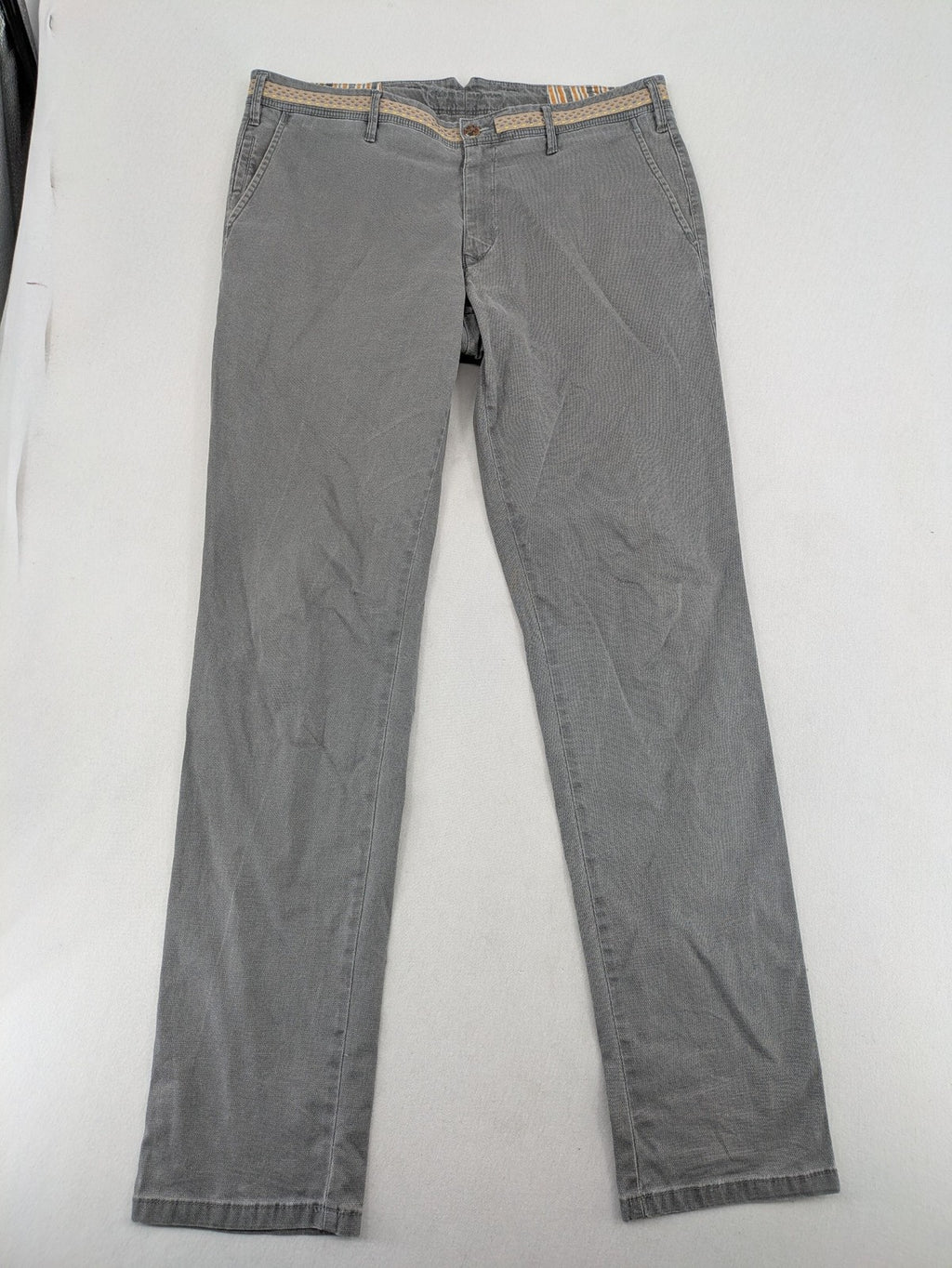 MMX grey chino pants with patterned interior lining and contrasting waistband, made from organic cotton.