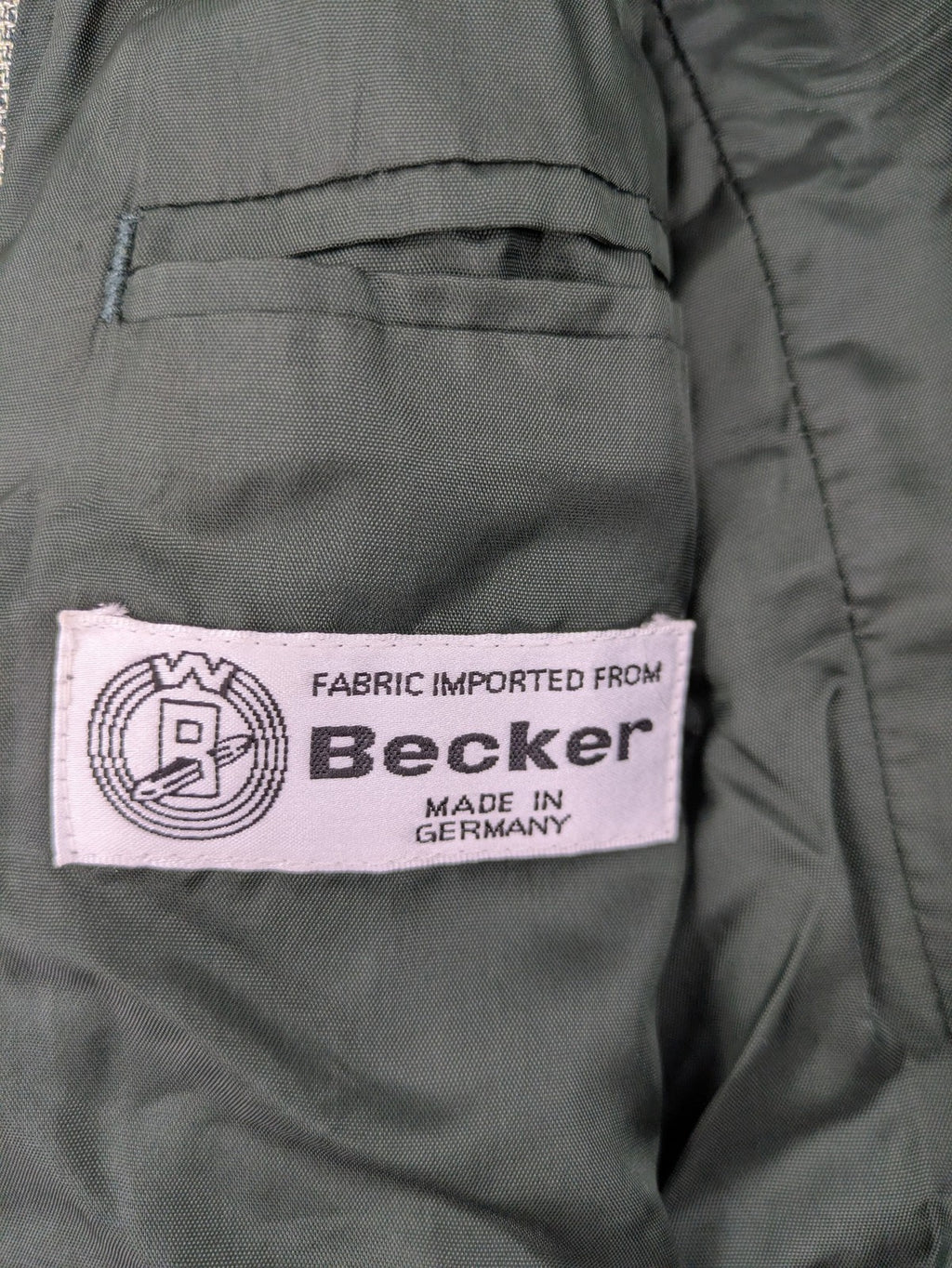 Traunsee Trachten green jacket with standing collar, decorative buttons, and premium wool-linen blend.
