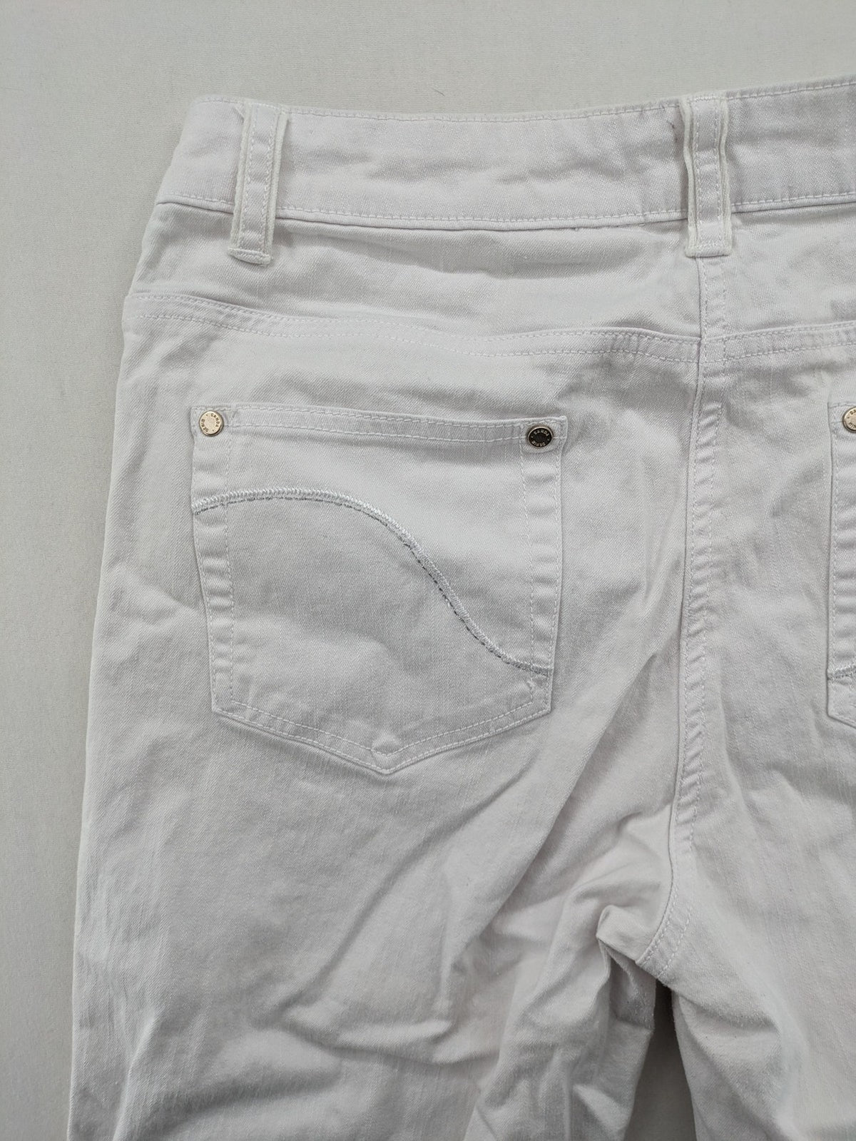 Canda white capri pants cotton-elastane blend with decorative zippers and stylish pockets.