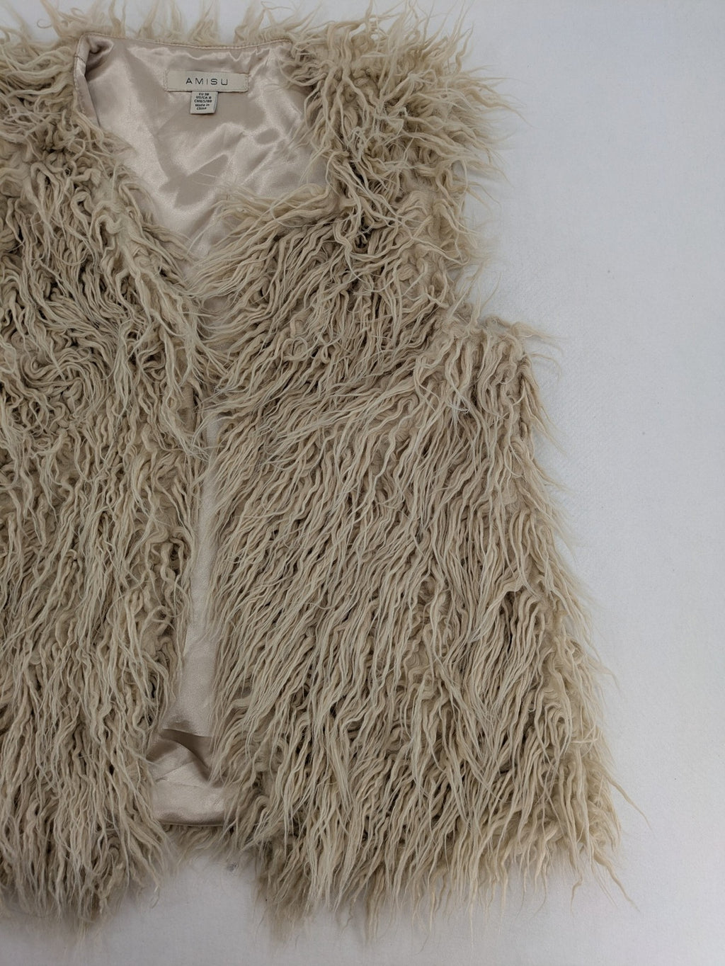 Amisu beige shaggy vest, sleeveless, soft faux fur, open front design.