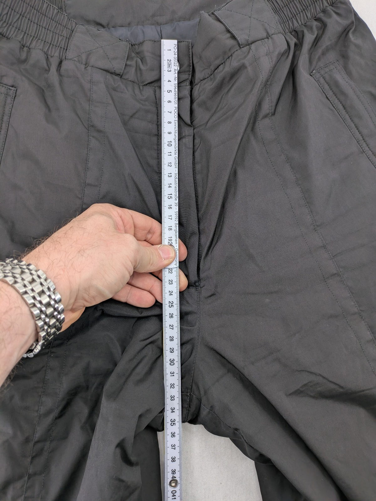 GEF black ski pants size 40, insulated, featuring zippered cuffs and snow gaiters.