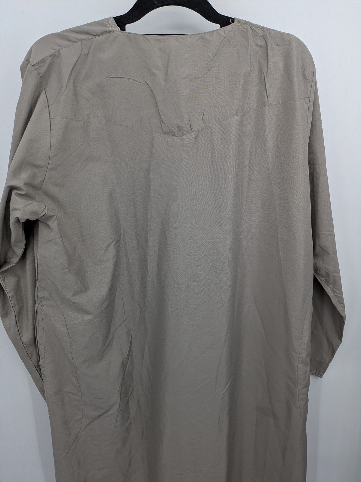Aleasha beige kaftan thobe long sleeve with subtle embroidery and side pockets.