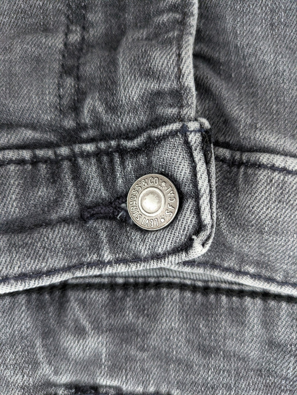 Levi's red straight jeans with classic 5-pocket design and slim taper fit.